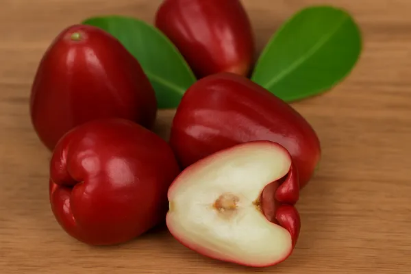 Fruta Jambo: Propriedades, Curiosidades e Valor Nutricional